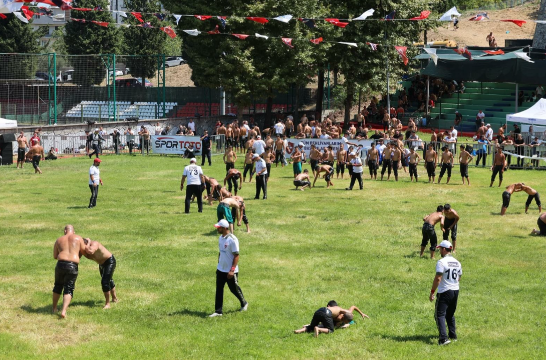 Karamürsel’de başpehlivan Sinan Yıldız oldu