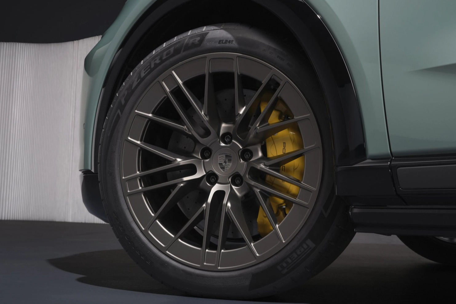Pirelli’den Porsche Cayenne Turbo’ya Özel Elektrikli SUV Lastiği